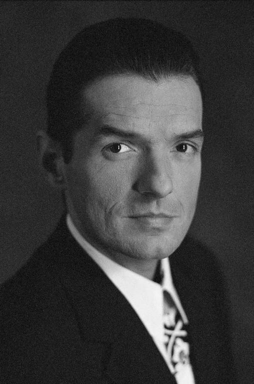 Portrait des österreichischen Popstars Falco. Schwarz-Weiß.