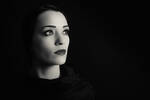 portrait einer jungen Frau. Schwarz-Weiß.